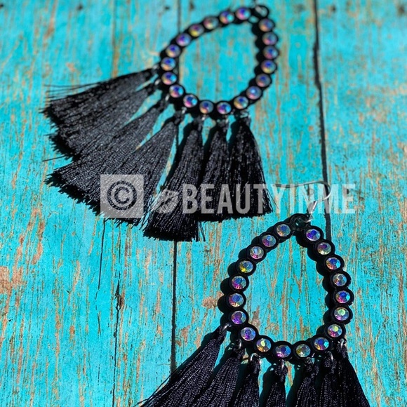 Jewelry - Earrings 😯